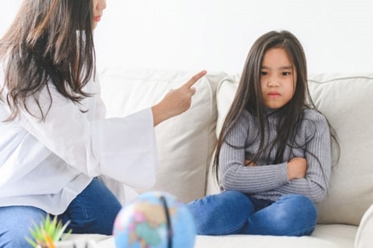 Mẹ bỏ đi lấy chồng mới, 10 năm mới trở về muốn đón tôi ở cùng